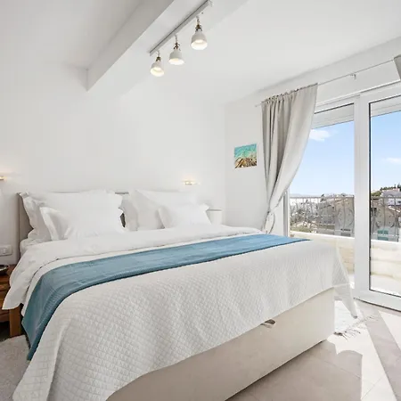 Stunning Seaview Retreat With Terrace 赫瓦尔