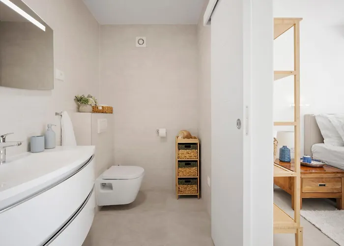 Stunning Seaview Retreat With Terrace דירה חוואר