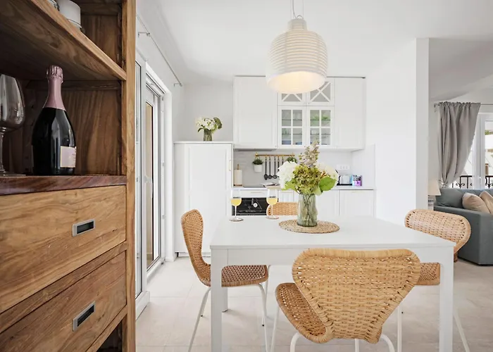 Stunning Seaview Retreat With Terrace חוואר