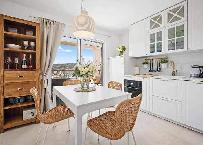 Stunning Seaview Retreat With Terrace