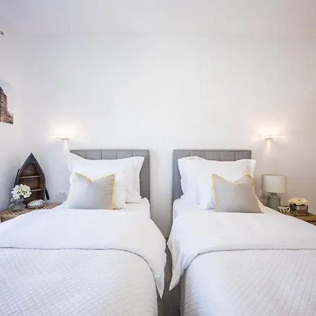 Stunning Seaview Retreat With Terrace *