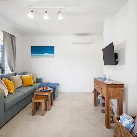 Stunning Seaview Retreat With Terrace דירה *