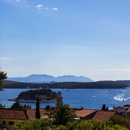 Stunning Seaview Retreat With Terrace Daire Hvar Town
