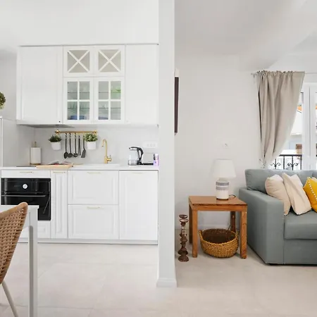 Stunning Seaview Retreat With Terrace شقة *