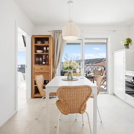 Stunning Seaview Retreat With Terrace شقة هفار