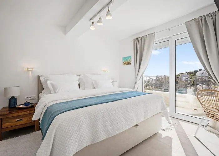 Stunning Seaview Retreat With Terrace Hvar Town