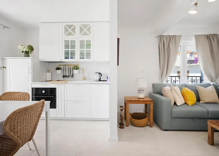 Stunning Seaview Retreat With Terrace Apartment *