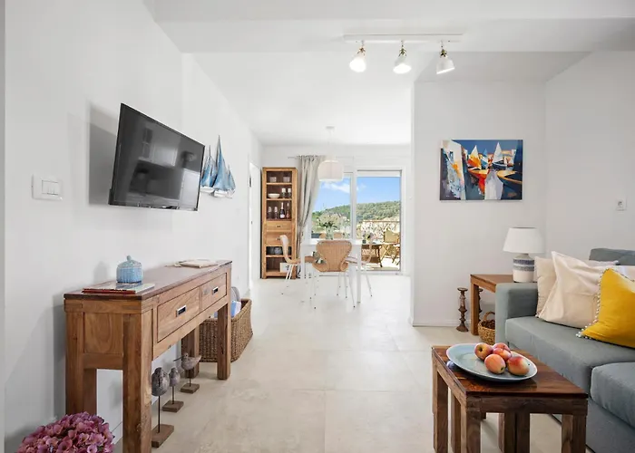 Stunning Seaview Retreat With Terrace Apartment